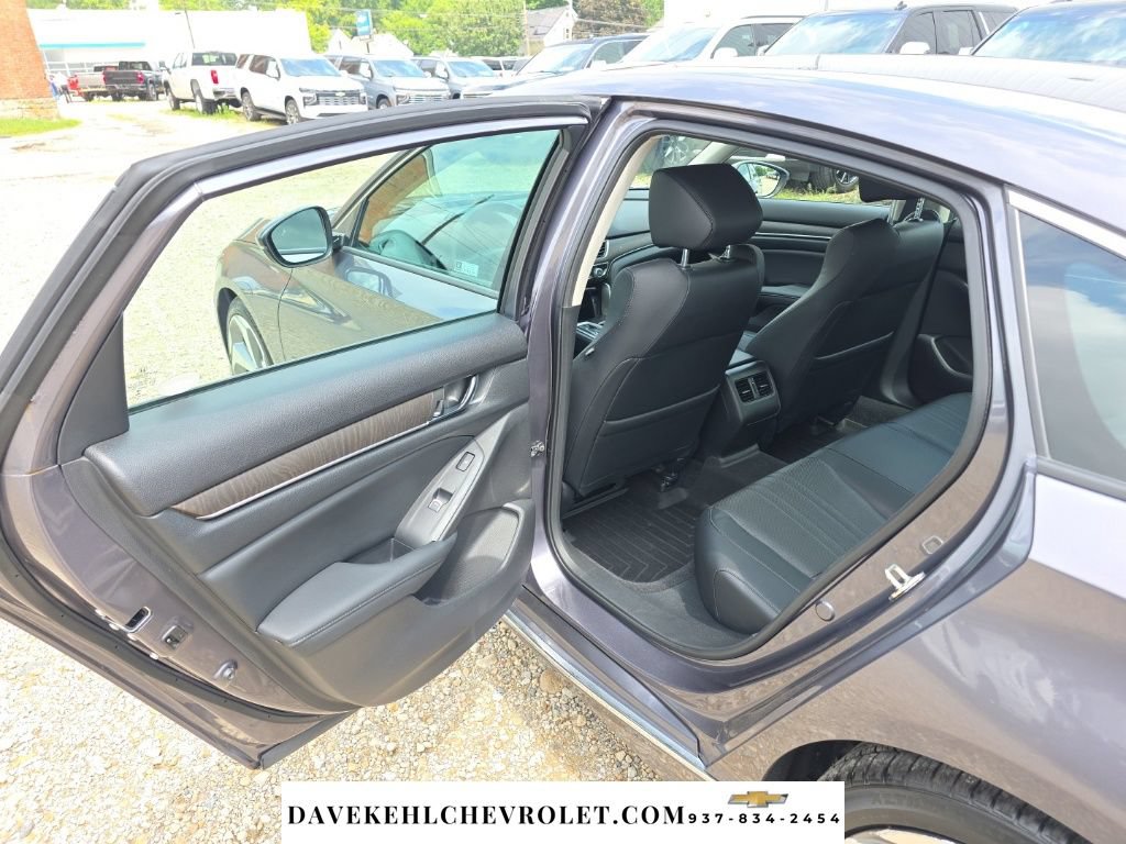 Used 2018 Honda Accord Touring image 19