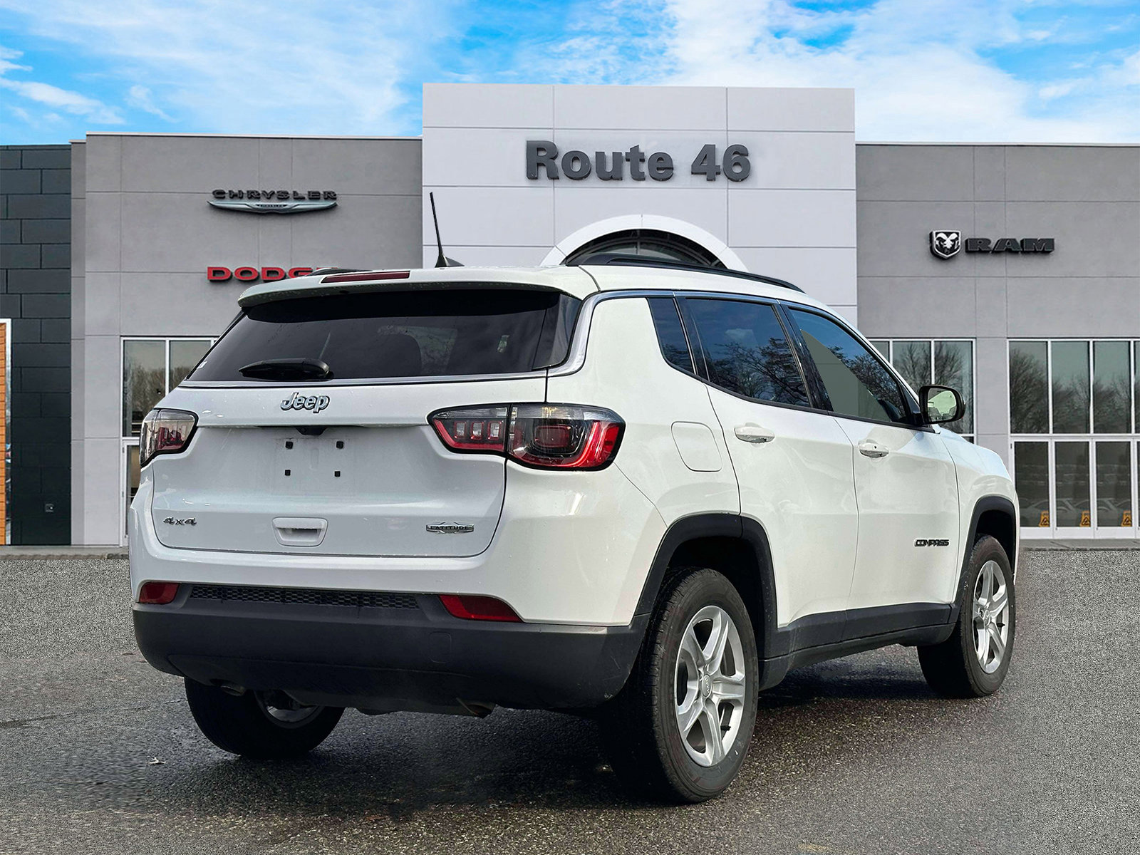 Used 2023 Jeep Compass Latitude w/ Convenience Group image 5