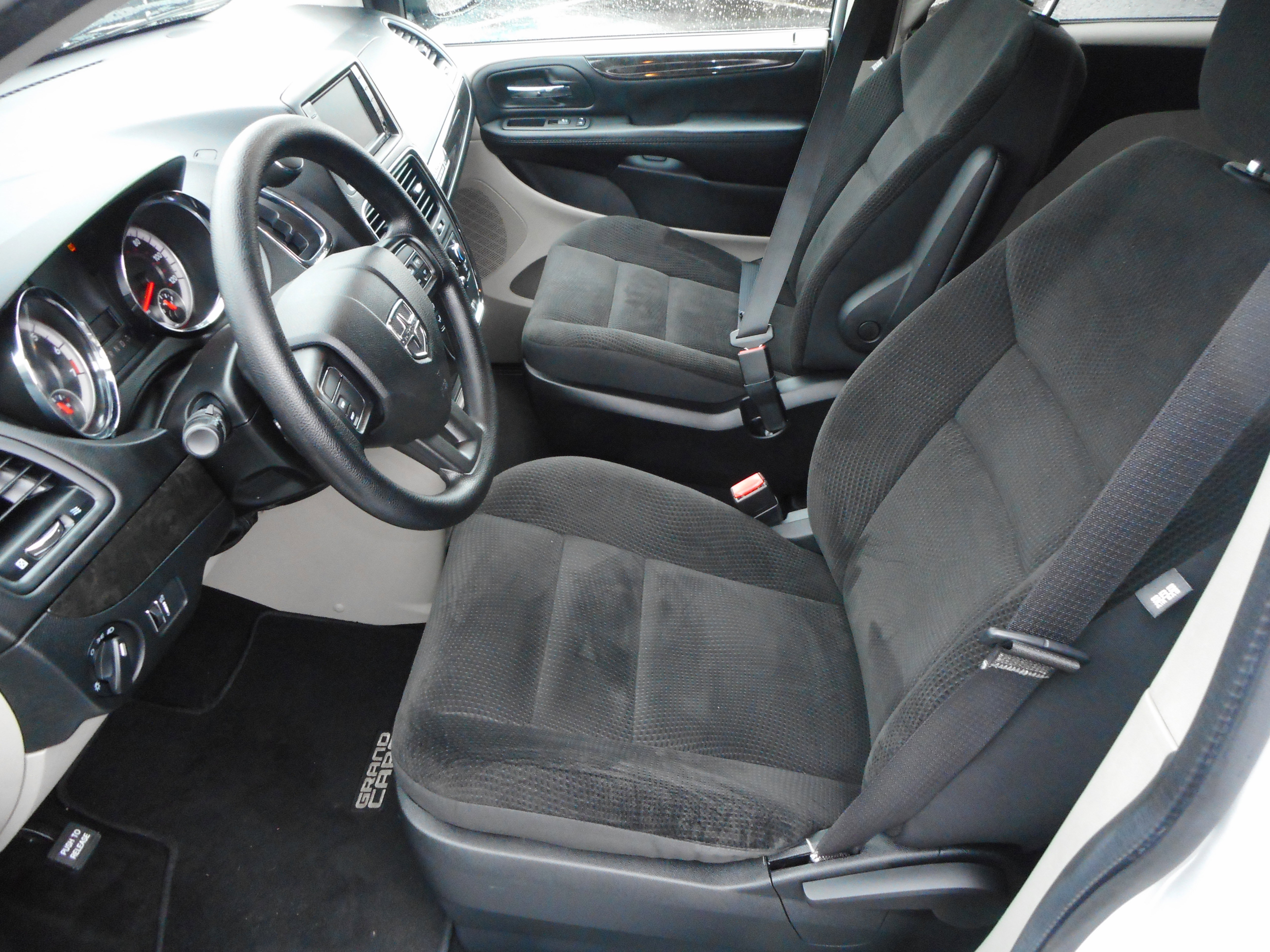 Used 2017 Dodge Grand Caravan SE w/ Power Window Group FWD image 14