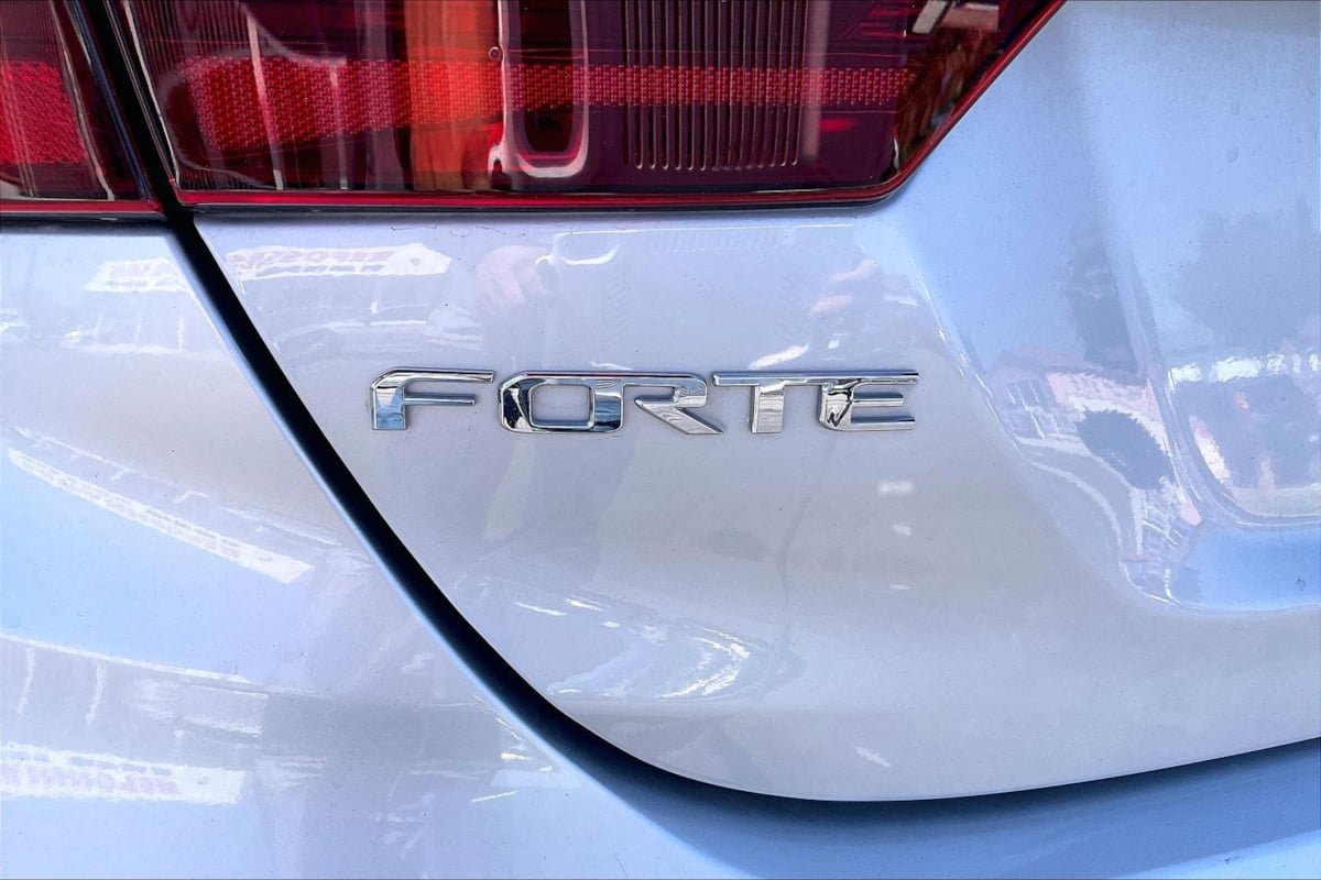 Used 2019 Kia Forte LXS FWD image 8