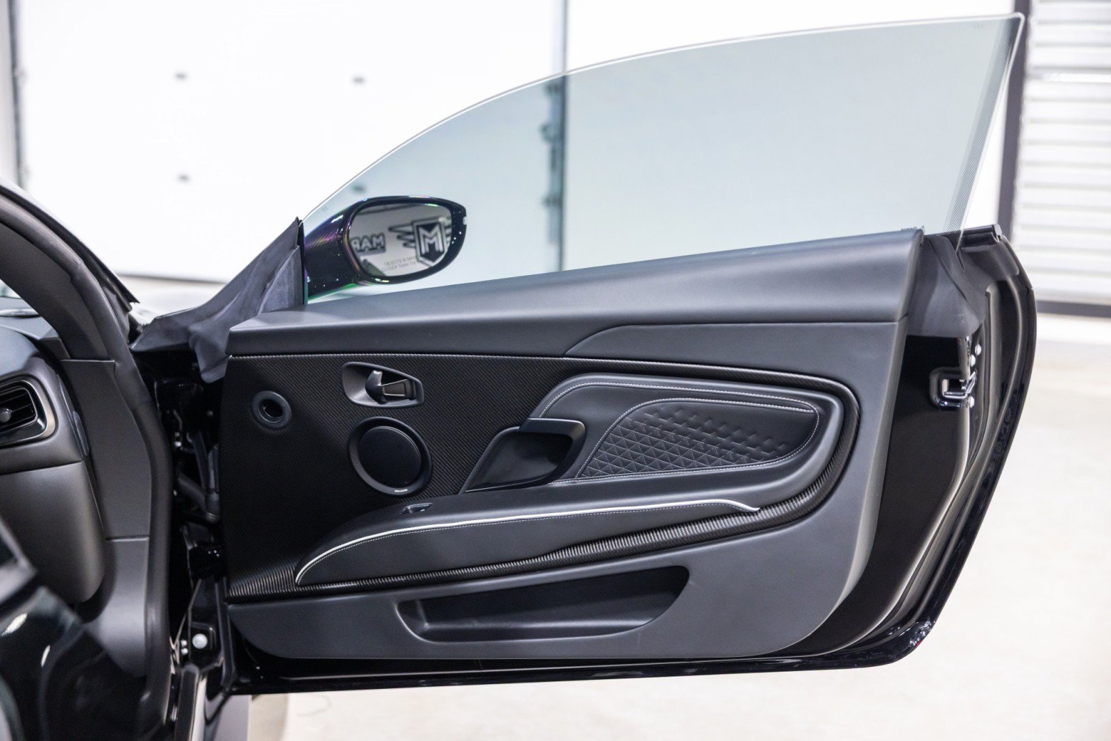 Used 2022 Aston Martin DBS Superleggera RWD image 31