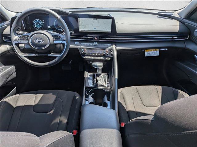 Used 2025 Hyundai Elantra SEL FWD image 18