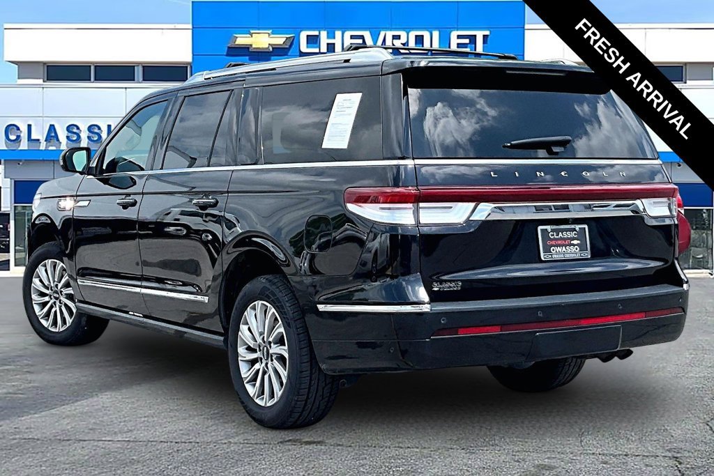 Used 2024 Lincoln Navigator L 4WD image 3