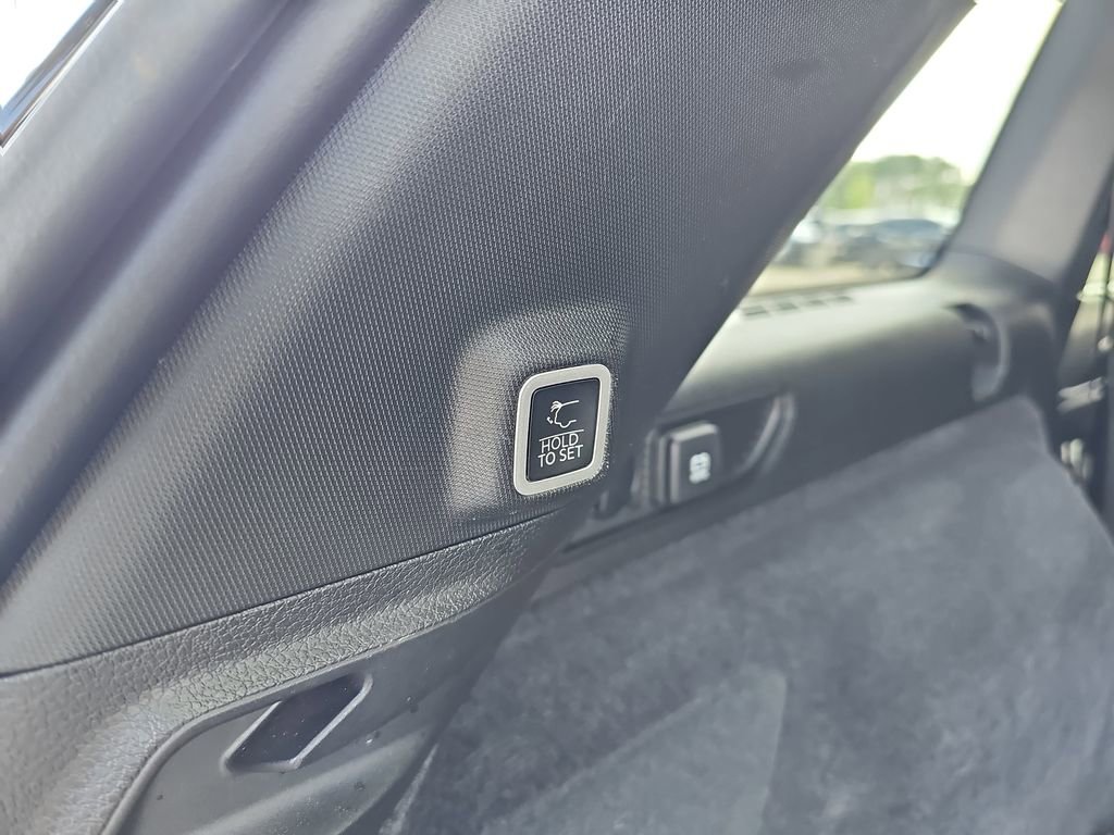 Used 2022 Jeep Grand Cherokee Overland w/ Luxury Tech Group IV image 17