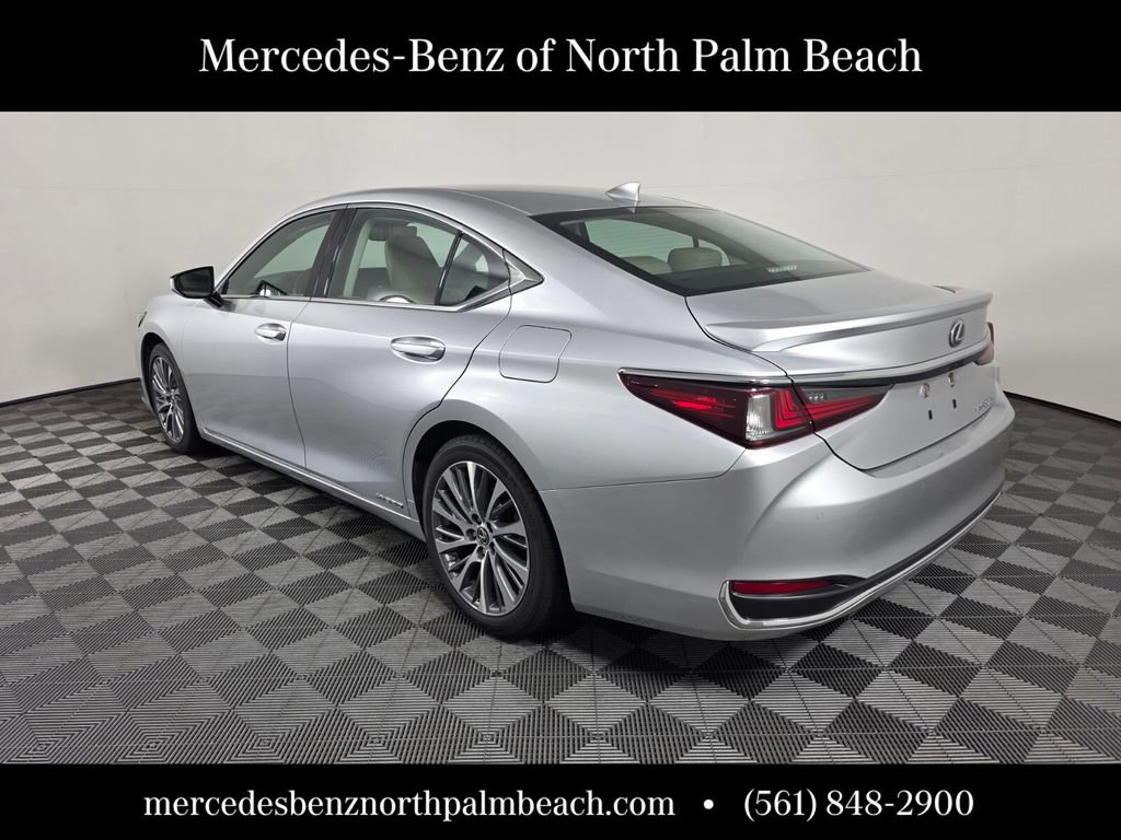 Used 2019 Lexus ES 300h w/ Premium Package FWD image 4