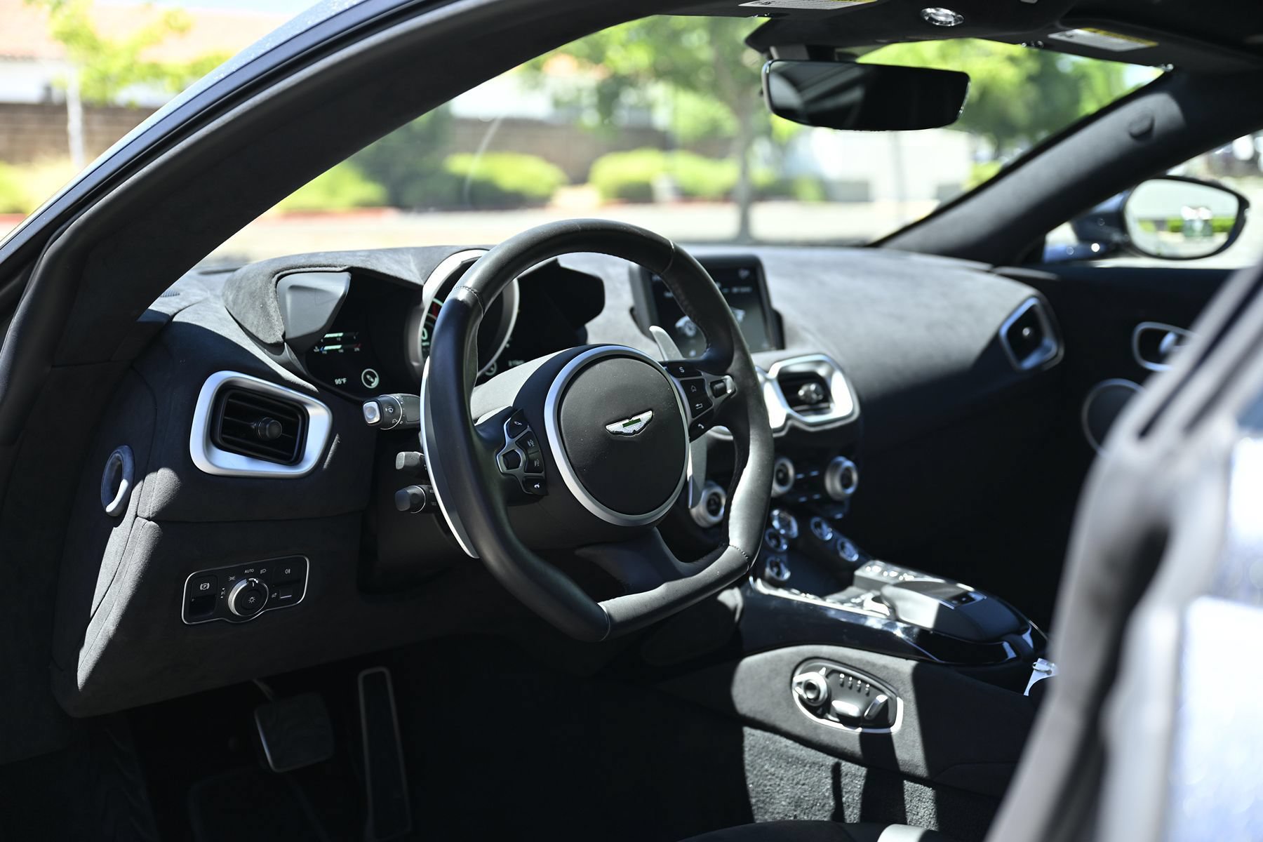 Used 2020 Aston Martin V8 Vantage Coupe RWD image 12