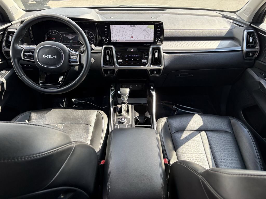 Used 2023 Kia Sorento S image 16