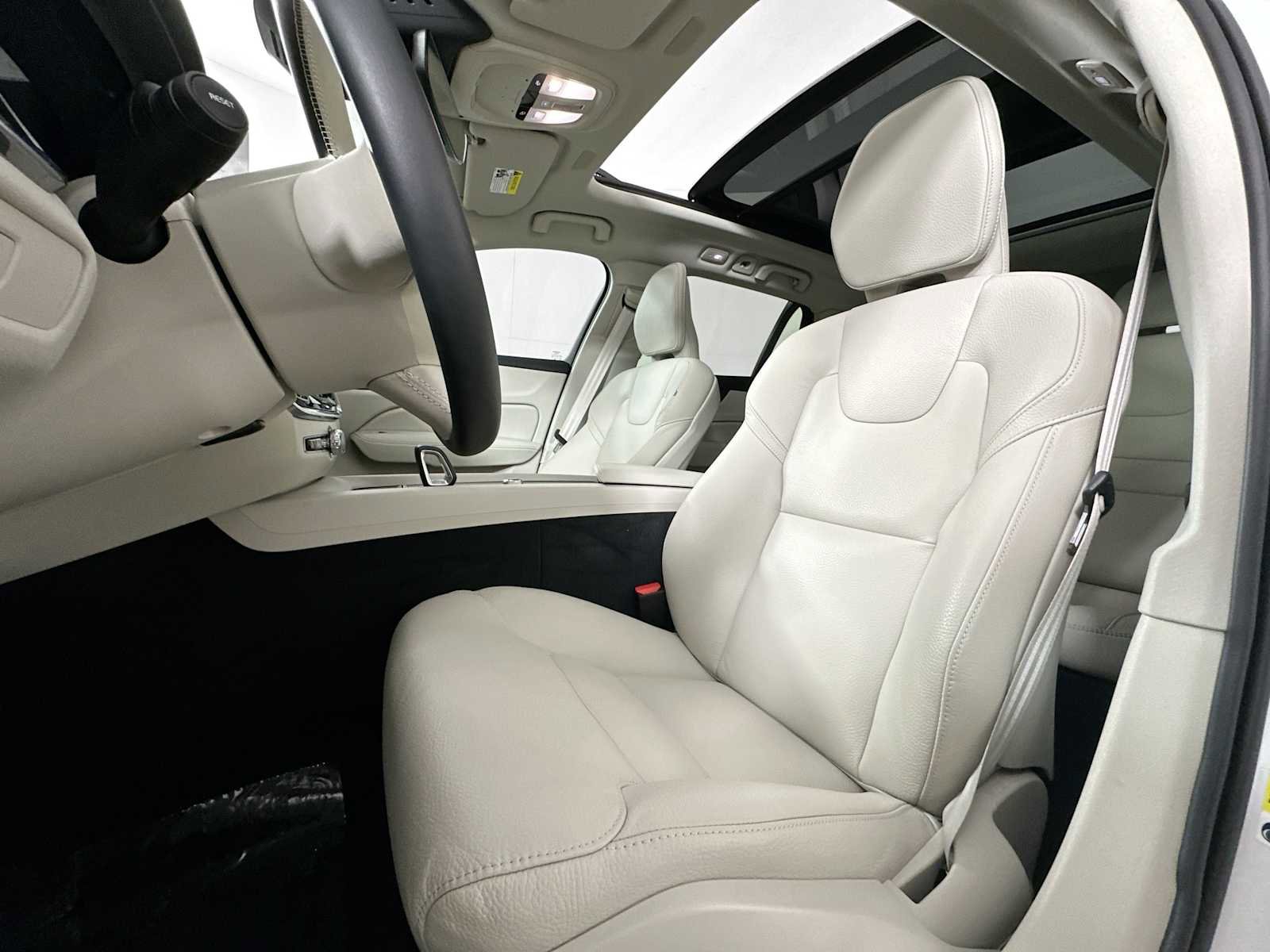 Used 2025 Volvo V60 B5 Cross Country Plus w/ Protection Package Premier image 19