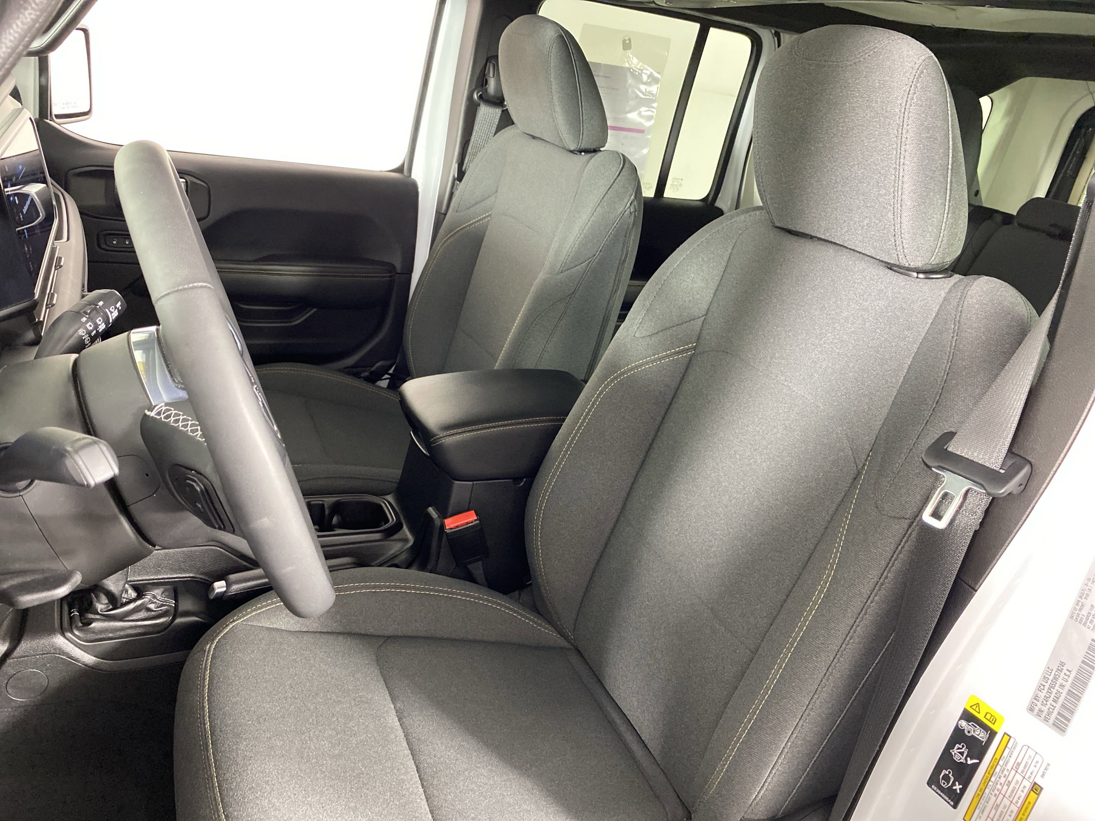 Used 2025 Jeep Wrangler Sahara AWD/4WD image 18