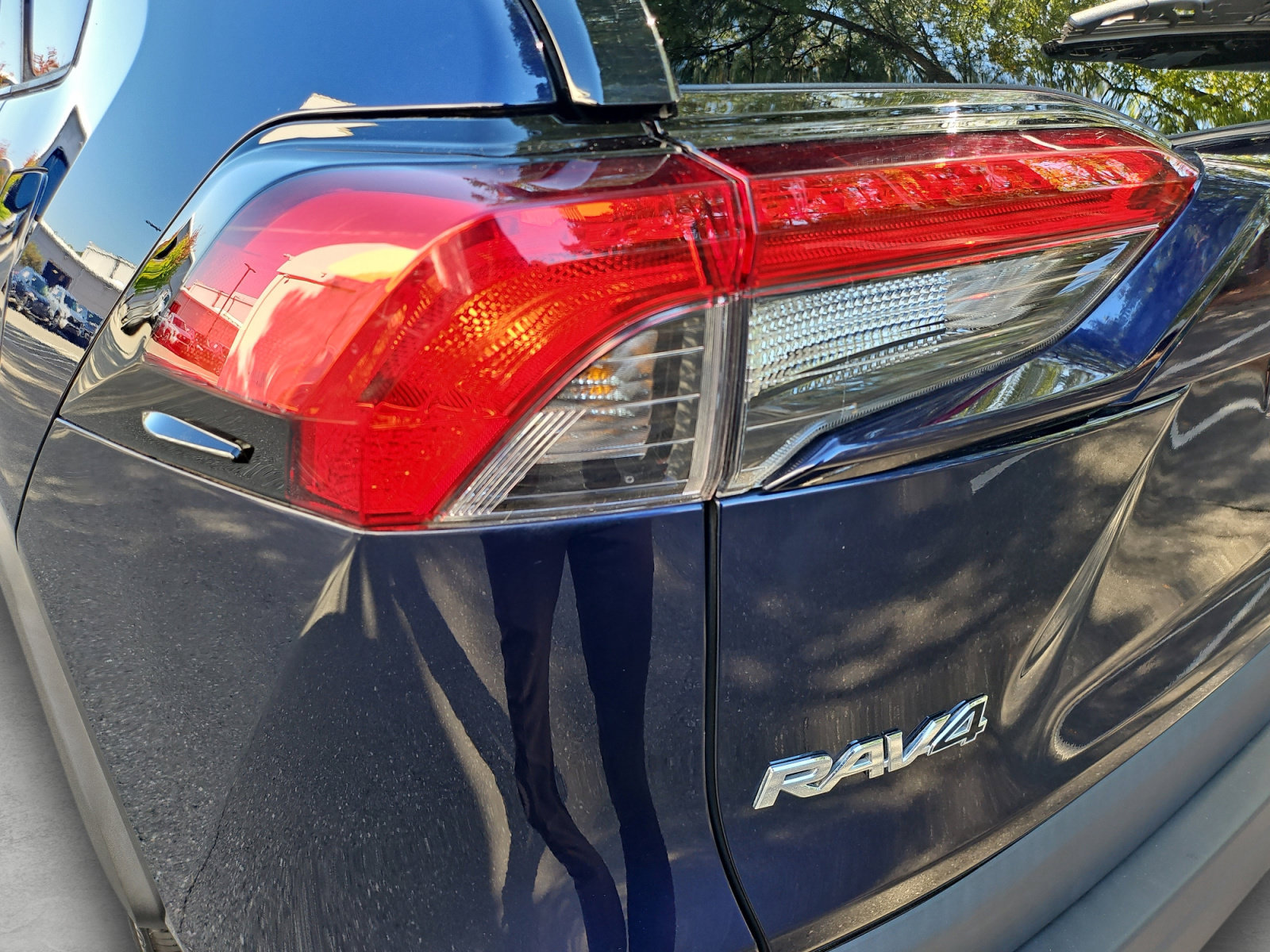 Used 2021 Toyota RAV4 XLE Premium AWD/4WD image 20