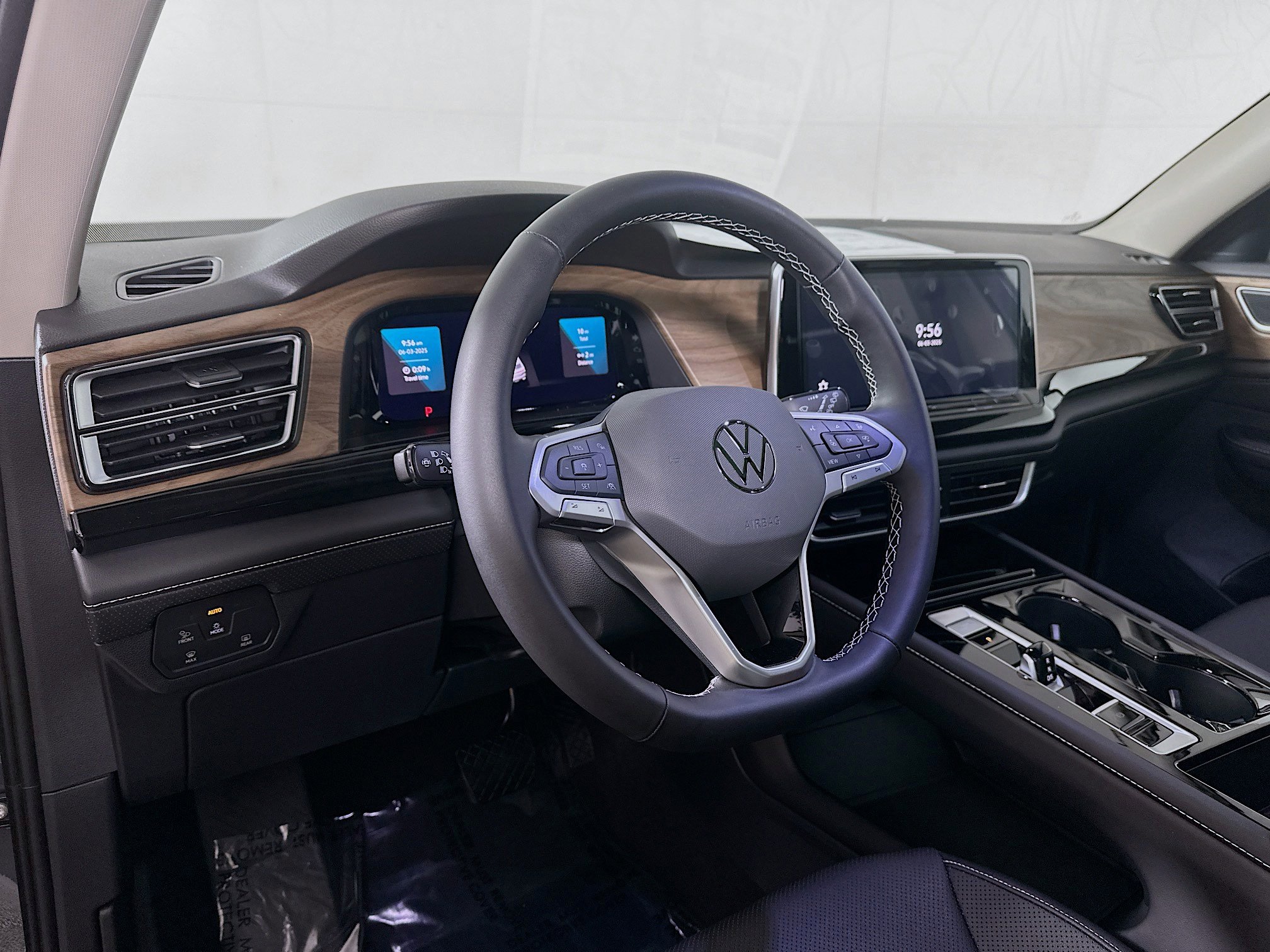 New 2025 Volkswagen Atlas SE image 9