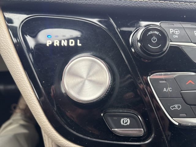 Used 2023 Chrysler Pacifica Limited image 24