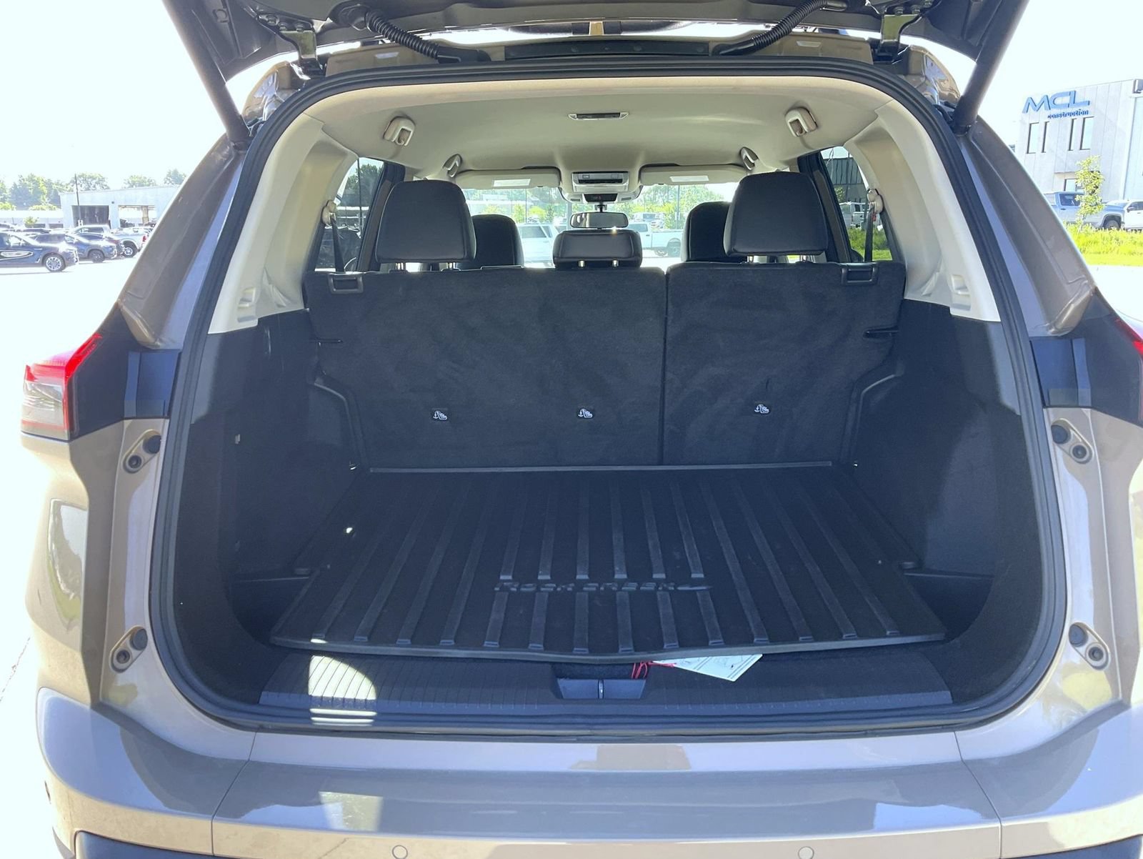 Certified 2025 Nissan Rogue SV AWD/4WD image 9