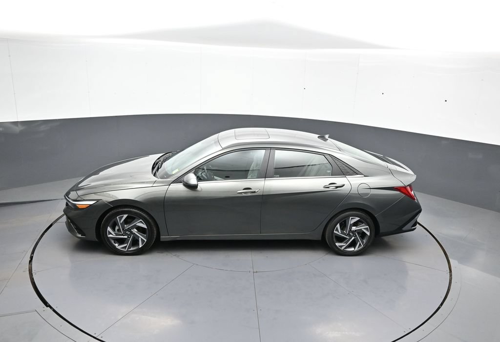 Used 2024 Hyundai Elantra Limited FWD image 40