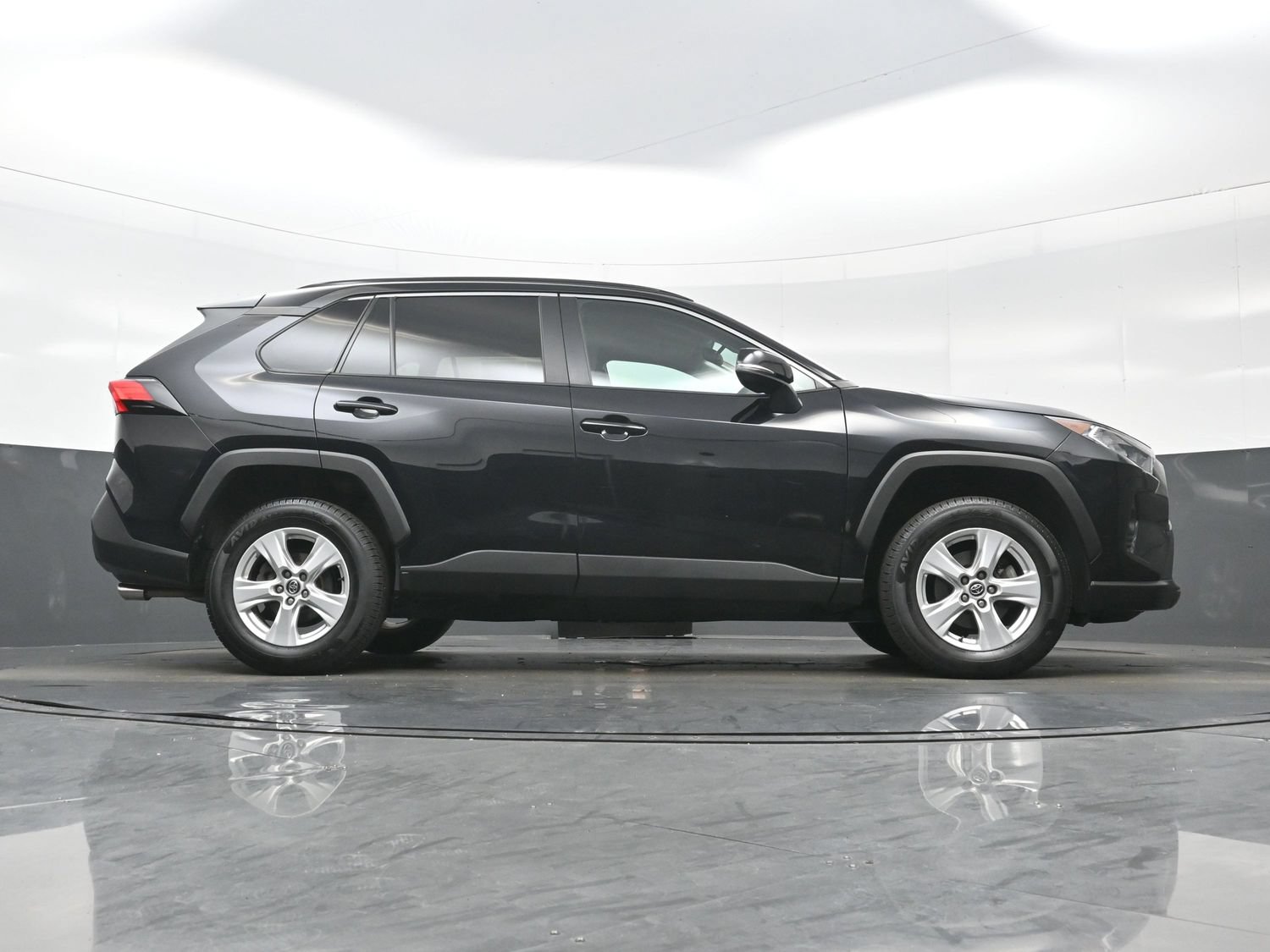 Used 2020 Toyota RAV4 XLE AWD/4WD image 32