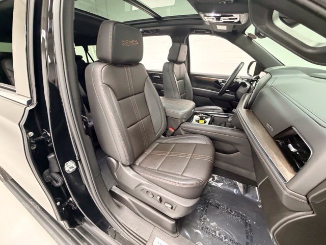 Certified 2026 Chevrolet Suburban High Country AWD/4WD image 28