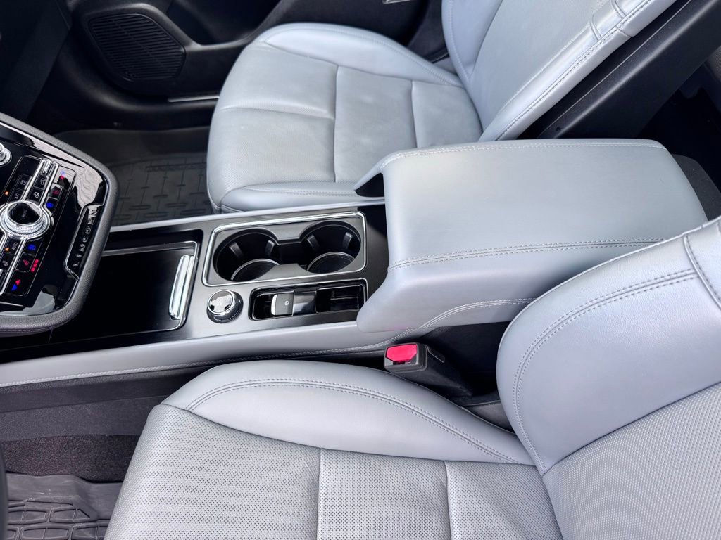 Used 2022 Lincoln Corsair AWD w/ Premium Package image 17