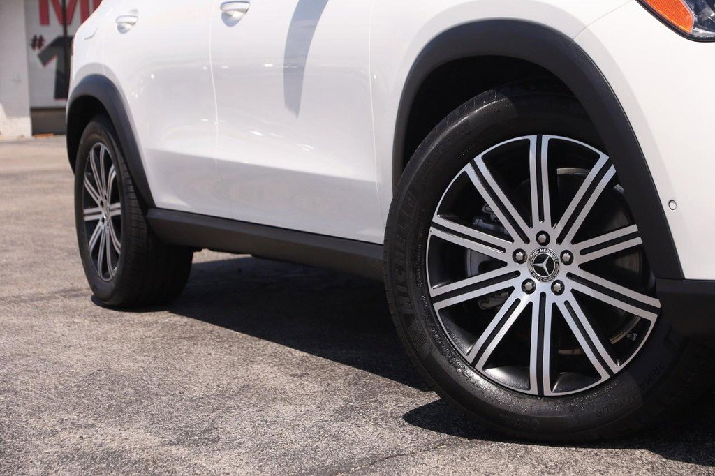 Used 2024 Mercedes-Benz GLE 450 4MATIC image 3