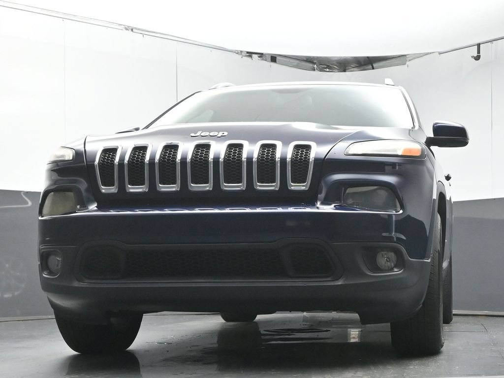 Used 2016 Jeep Cherokee Latitude w/ Safety/Convenience Group AWD/4WD image 16
