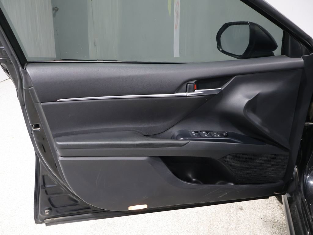 Used 2018 Toyota Camry SE image 12