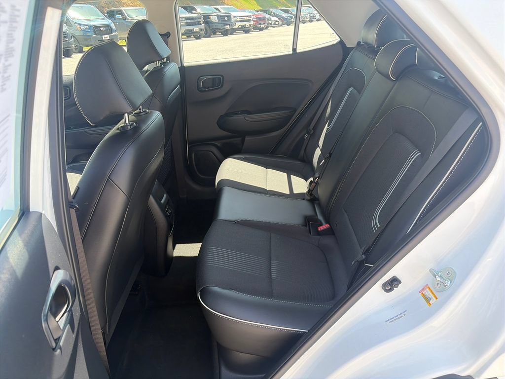 Used 2025 Hyundai Venue Limited FWD image 25