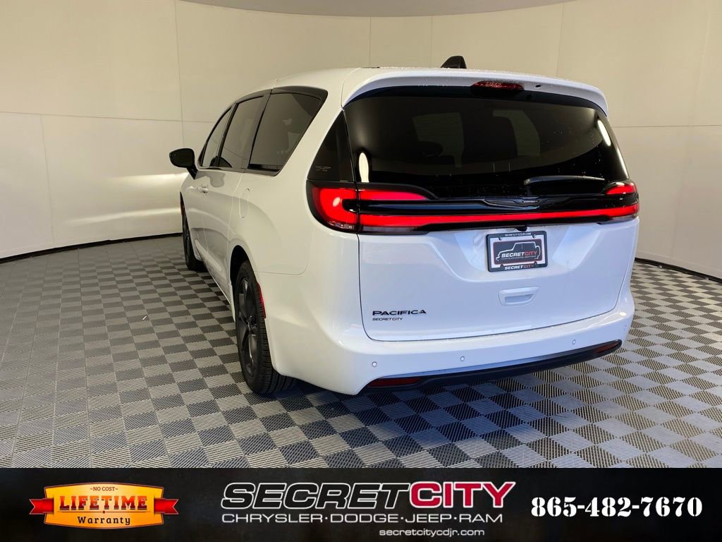 New 2026 Chrysler Pacifica Select image 5