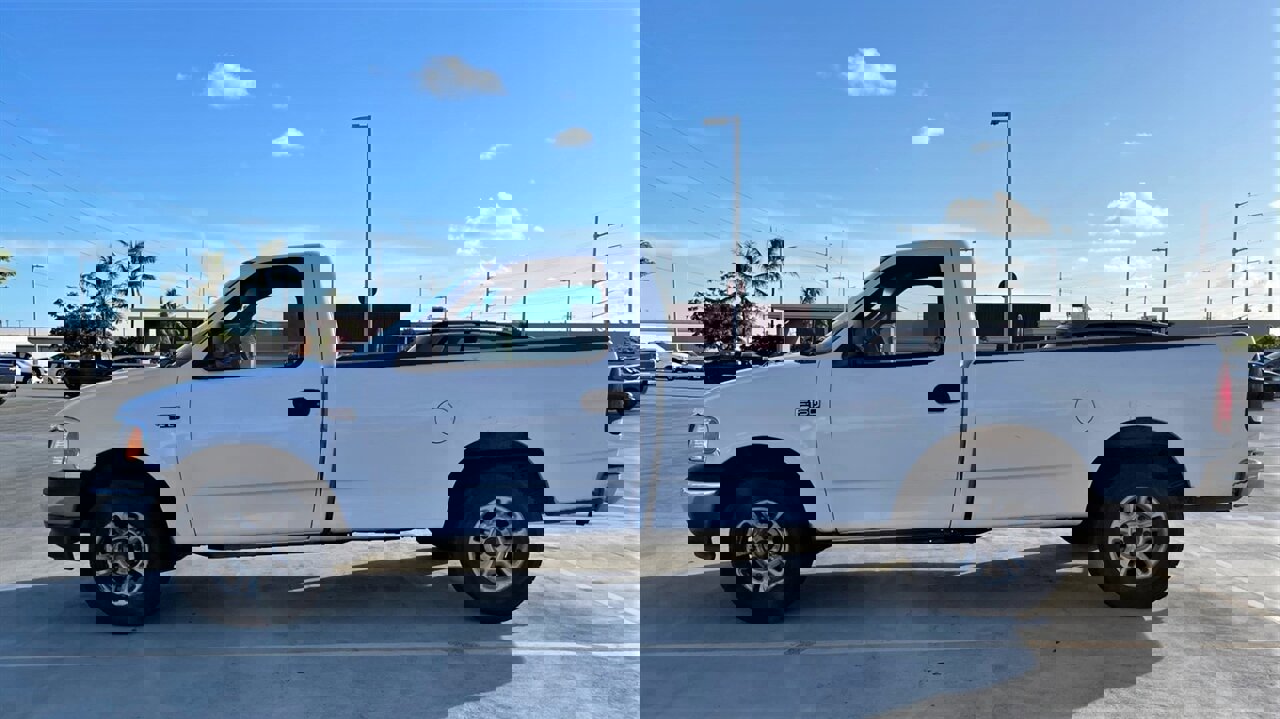 Used 2001 Ford F150 XL image 2