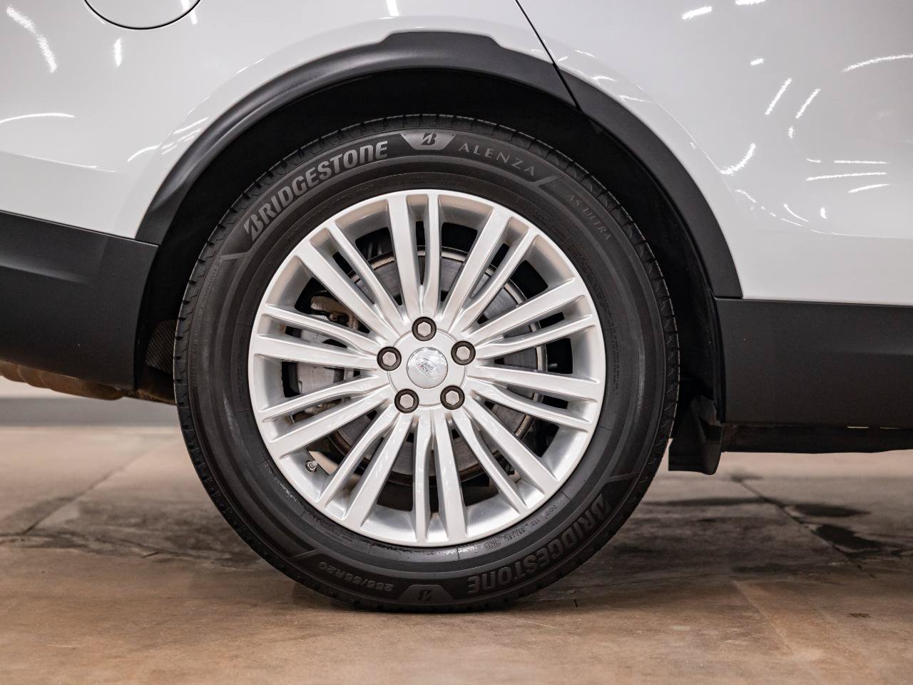 Used 2019 Land Rover Discovery HSE AWD/4WD image 39