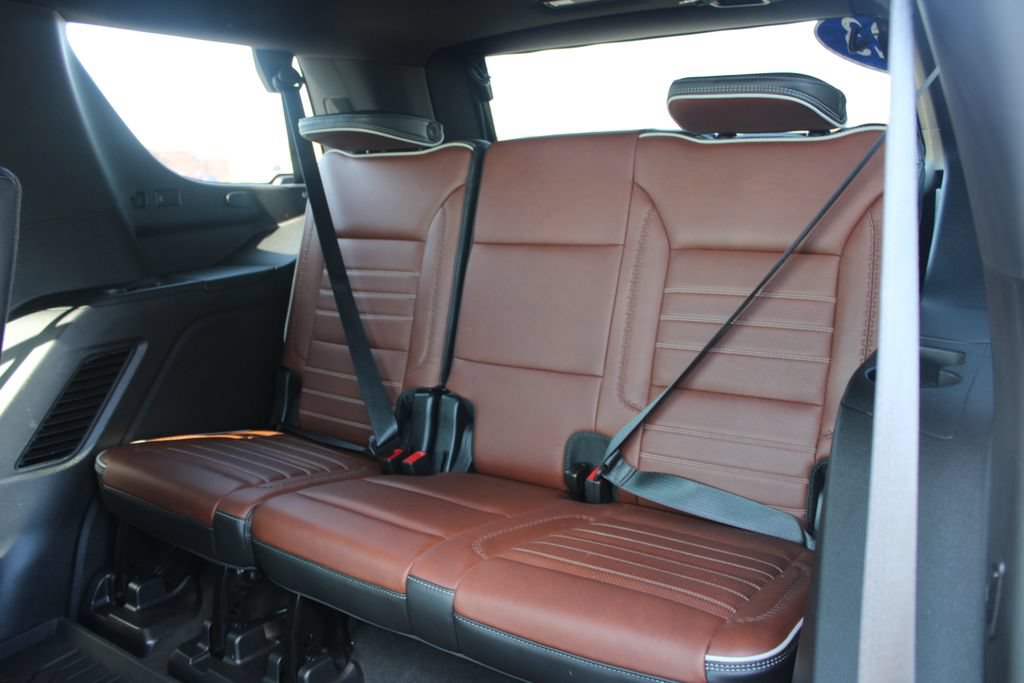 Used 2023 GMC Yukon Denali Ultimate w/ LPO, Floor Liner Package AWD/4WD image 31