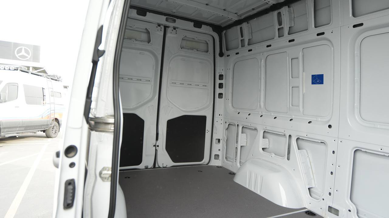 Used 2024 Mercedes-Benz Sprinter 2500 image 8