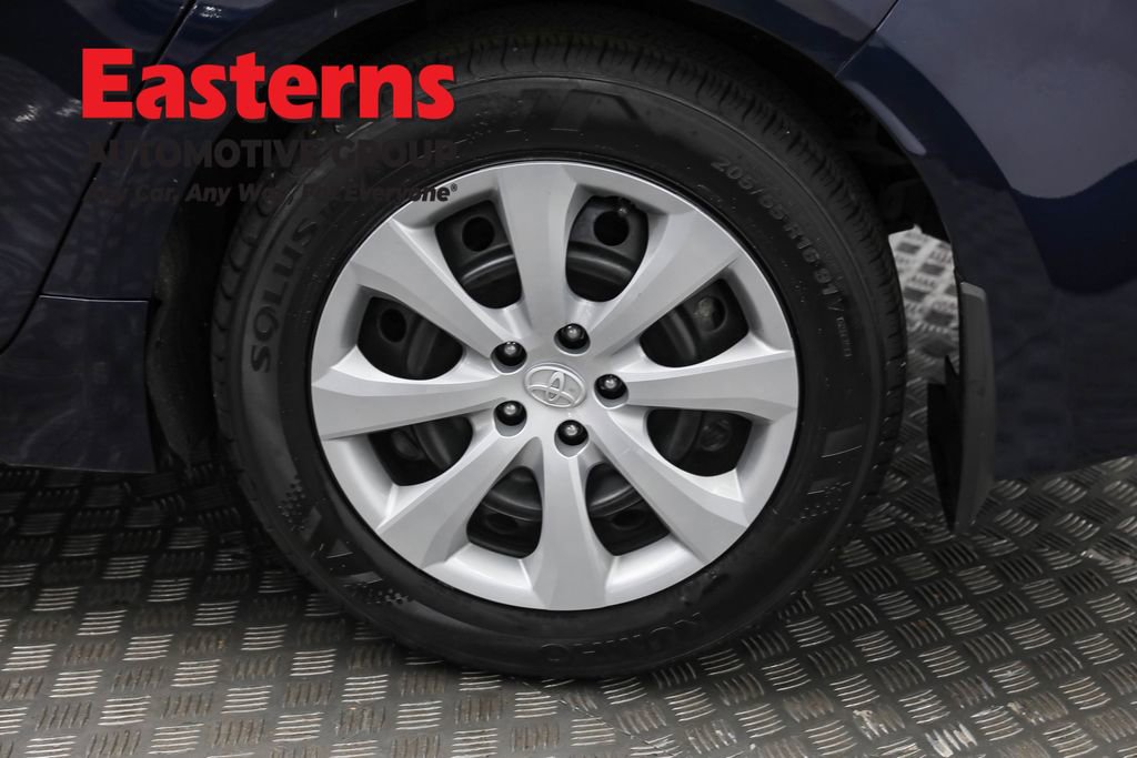 Used 2022 Toyota Corolla LE w/ Carpet Mat Package (TMS) image 32