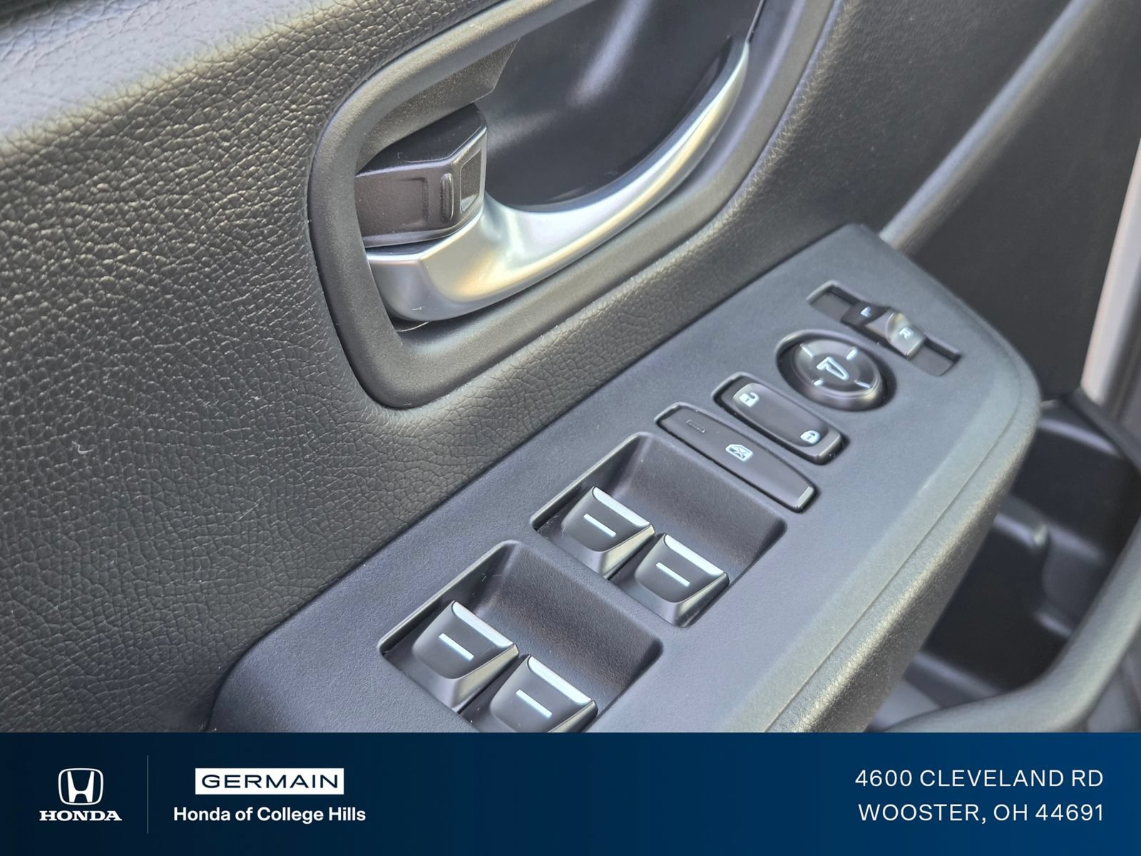 Used 2025 Honda Pilot Sport image 28