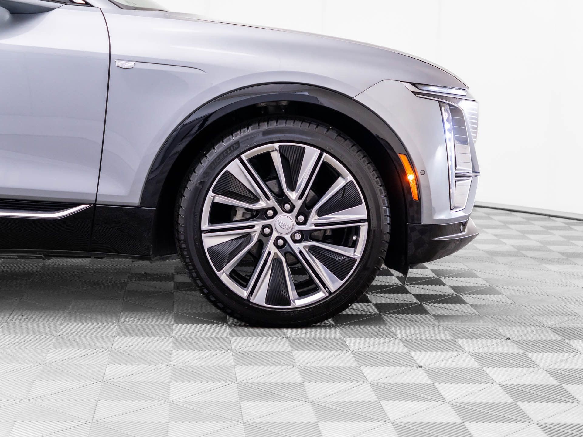 Certified 2025 Cadillac Lyriq Luxury w/ LPO, Floor Liner Package AWD/4WD image 38