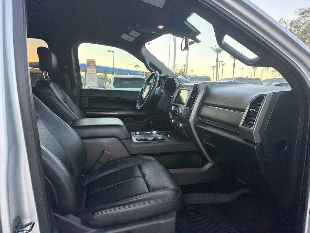 Used 2019 Ford Expedition XLT w/ Equipment Group 202A AWD/4WD image 28