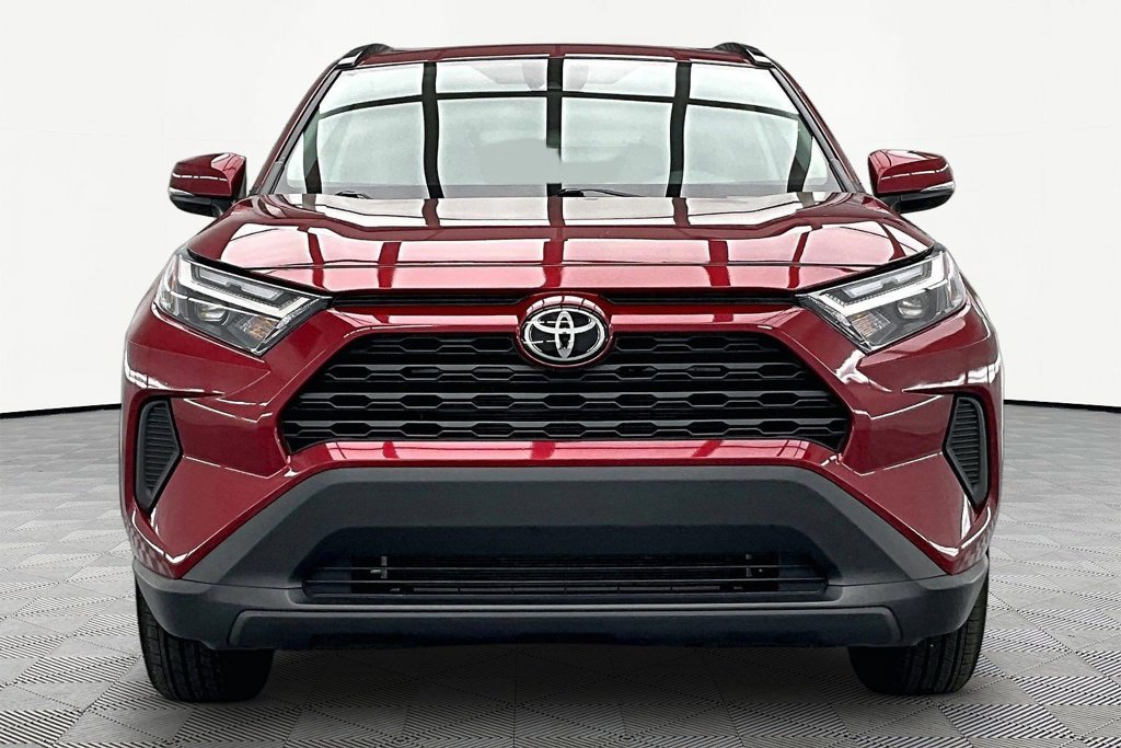 Used 2025 Toyota RAV4 XLE w/ Convenience Package FWD image 3