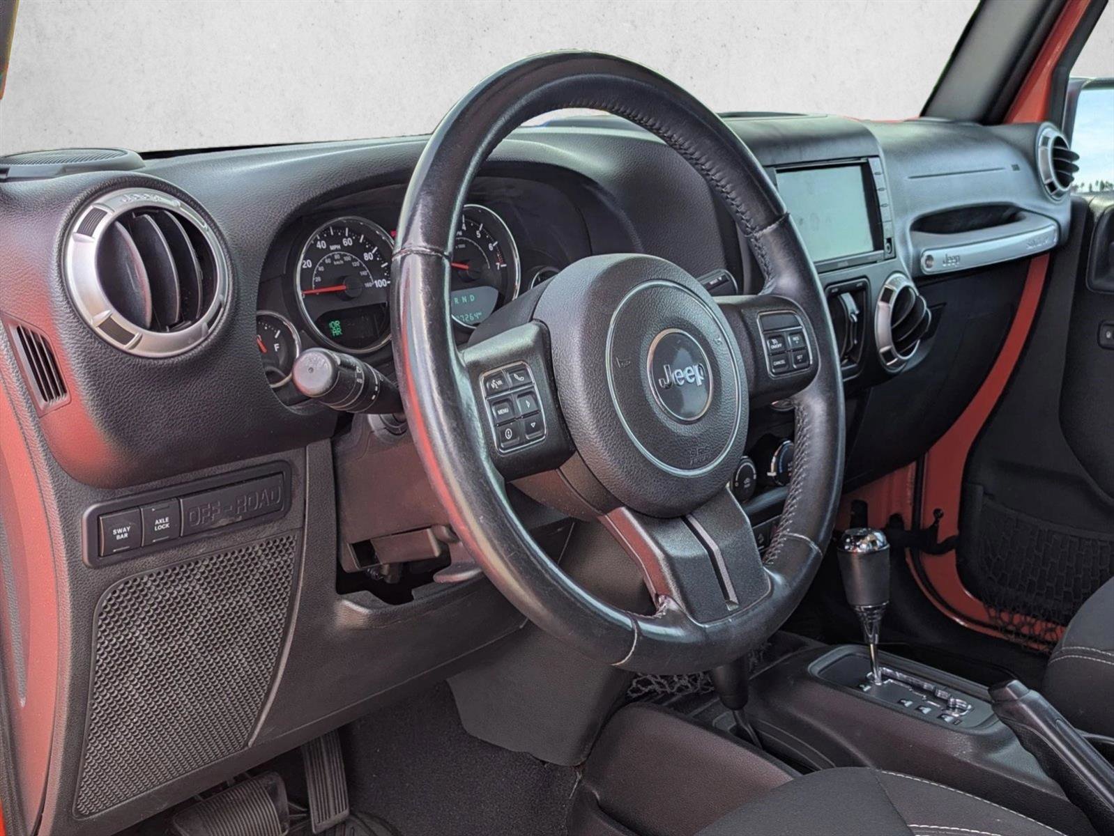 Used 2015 Jeep Wrangler Unlimited Rubicon w/ Connectivity Group AWD/4WD image 10