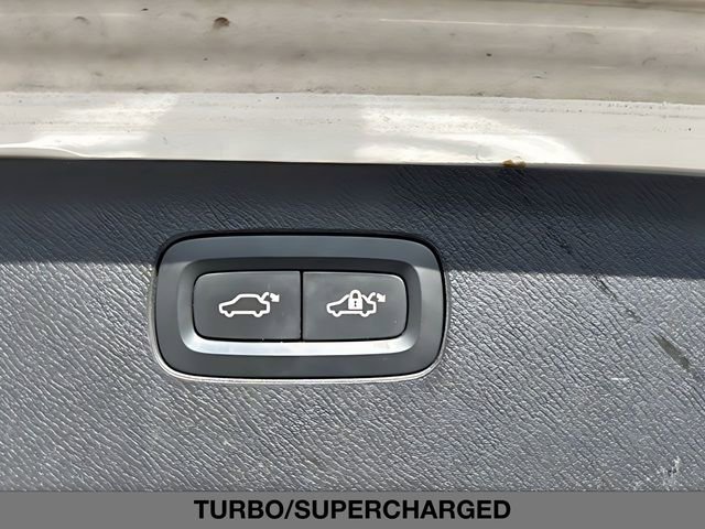 Used 2020 Volvo XC90 T6 Momentum image 14