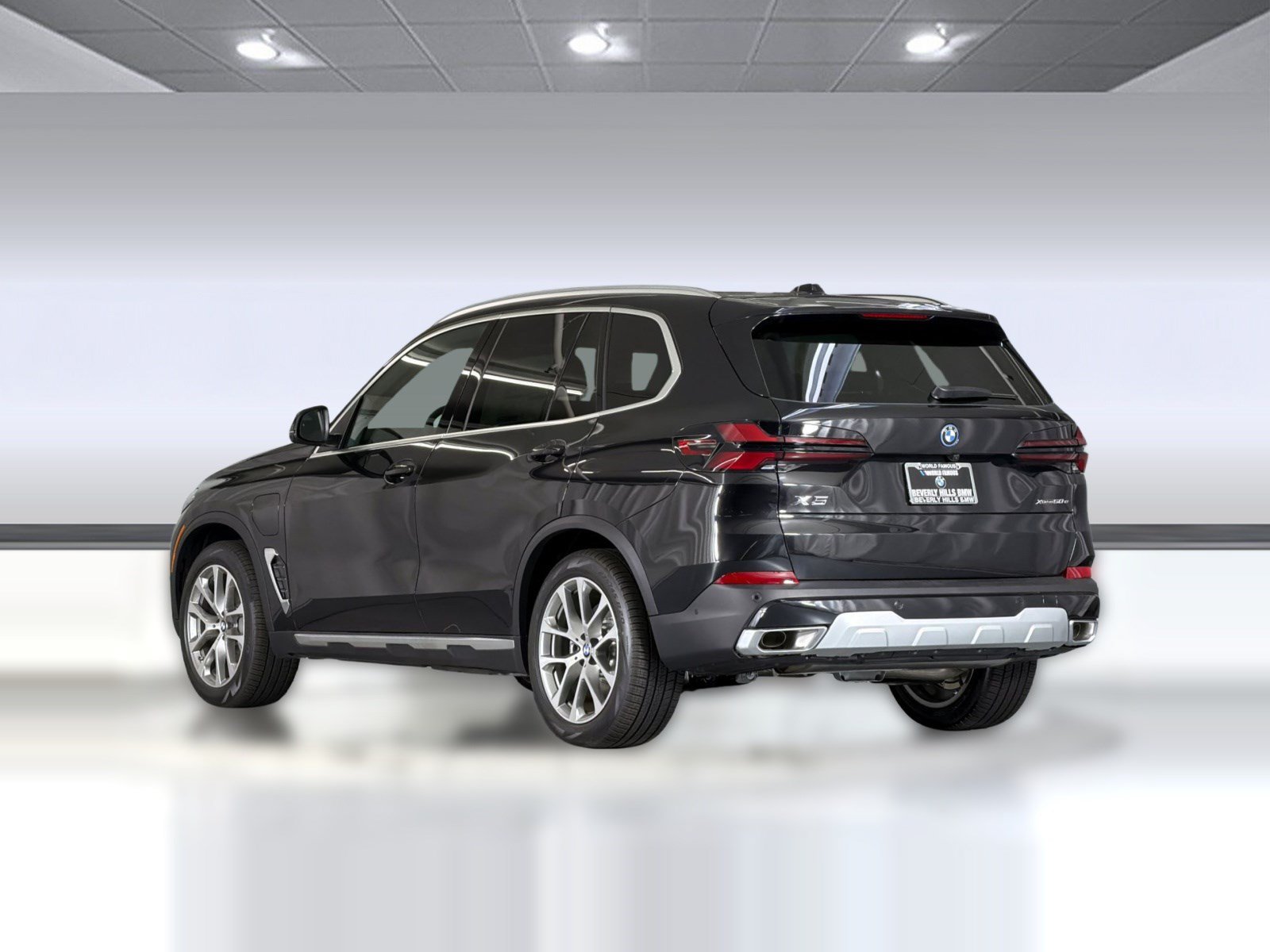 New 2026 BMW X5 xDrive50e w/ Climate Comfort Package AWD/4WD image 3