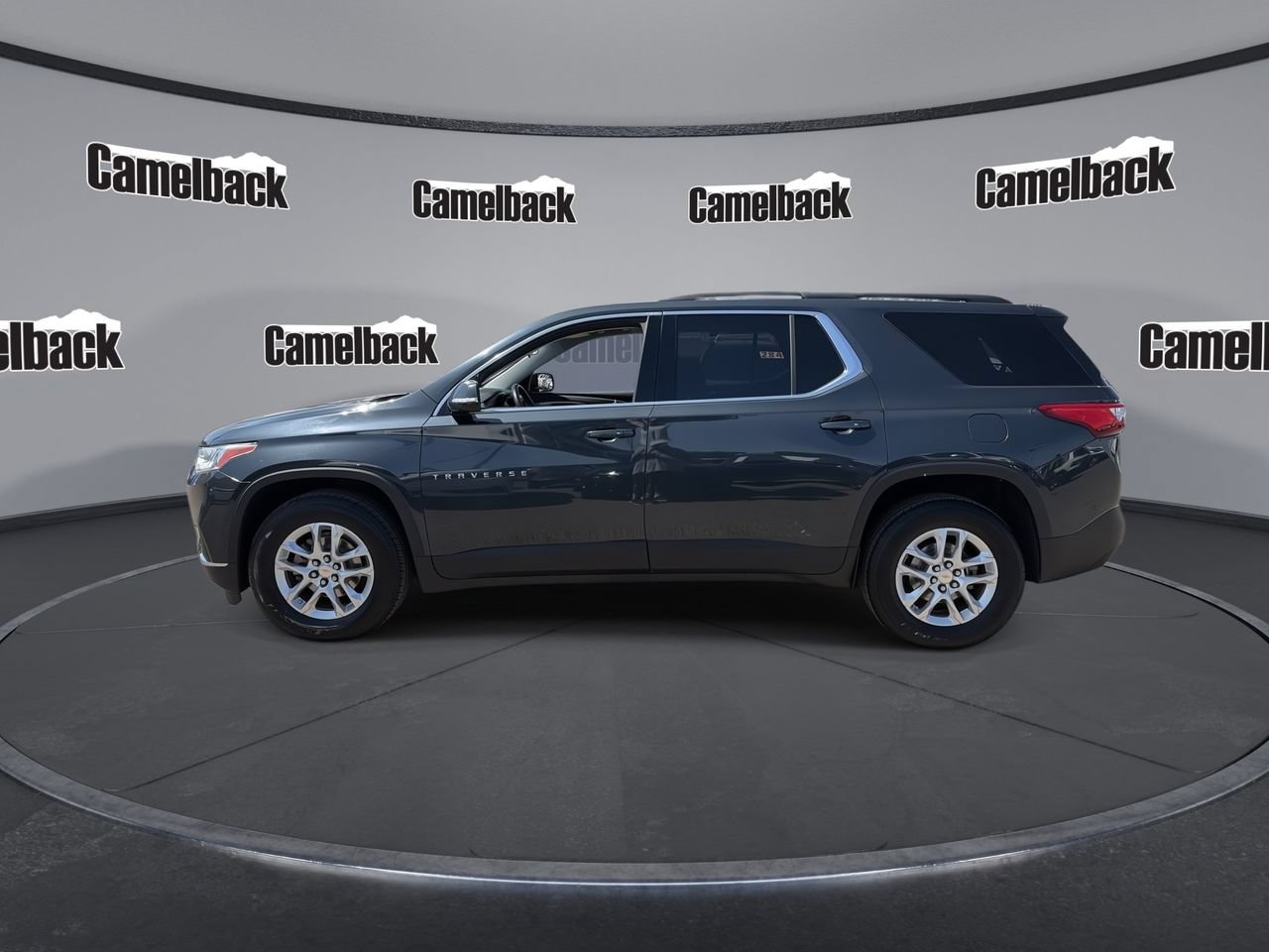 Used 2019 Chevrolet Traverse LT FWD image 4