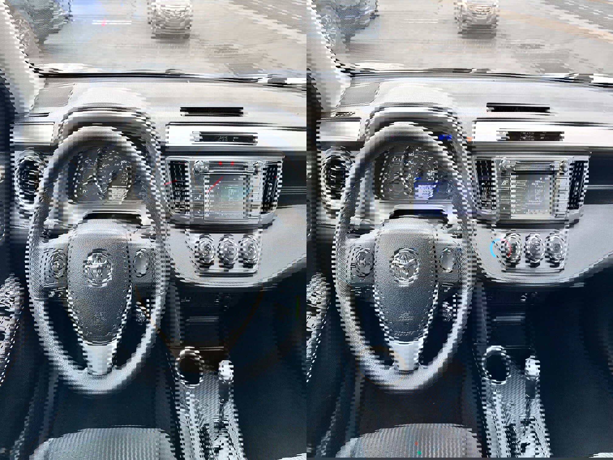 Used 2015 Toyota RAV4 LE image 7