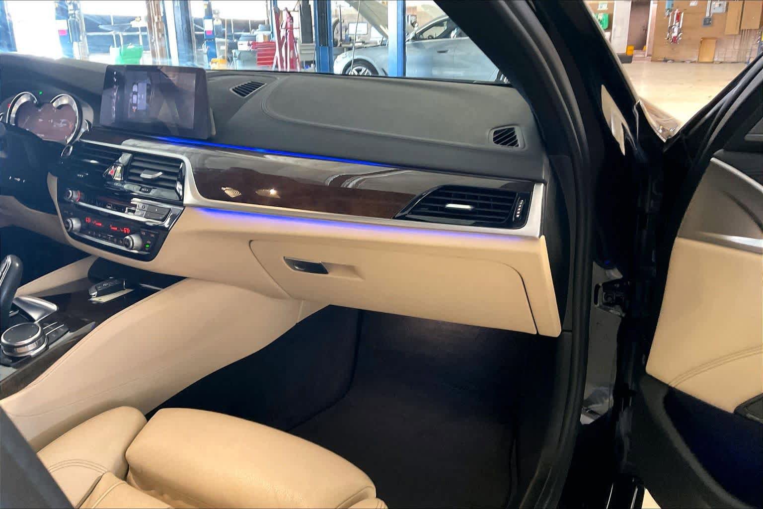 Used 2018 BMW 540i RWD image 16