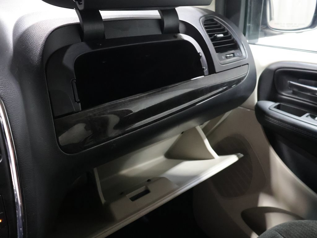 Used 2015 Dodge Grand Caravan SXT w/ Rear Park Assist Package FWD image 32