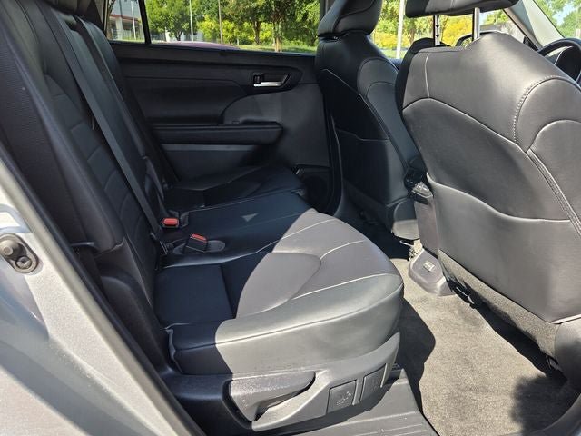 Used 2023 Toyota Highlander XLE FWD image 15