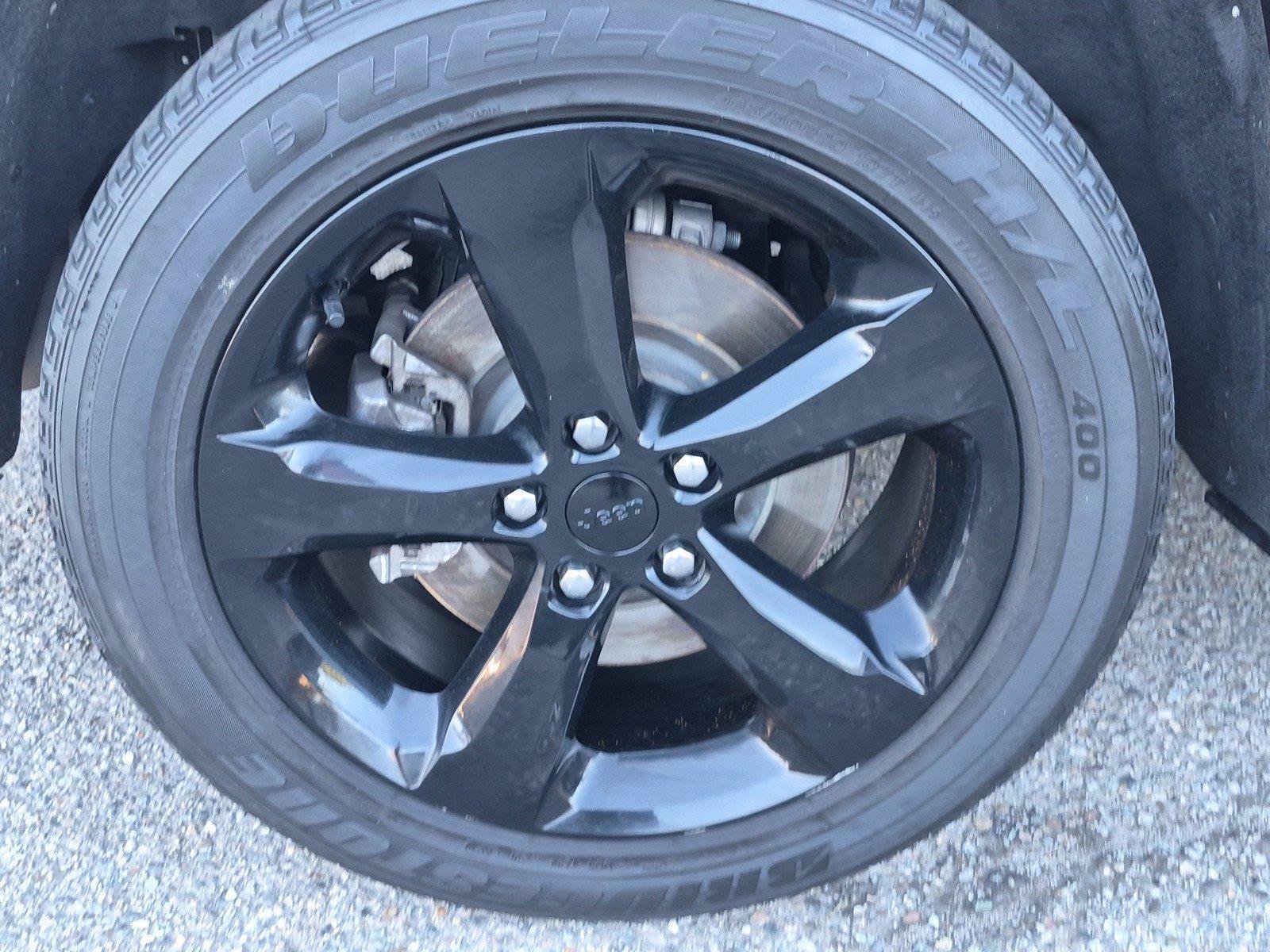 Used 2023 Jeep Grand Cherokee L Laredo RWD image 13