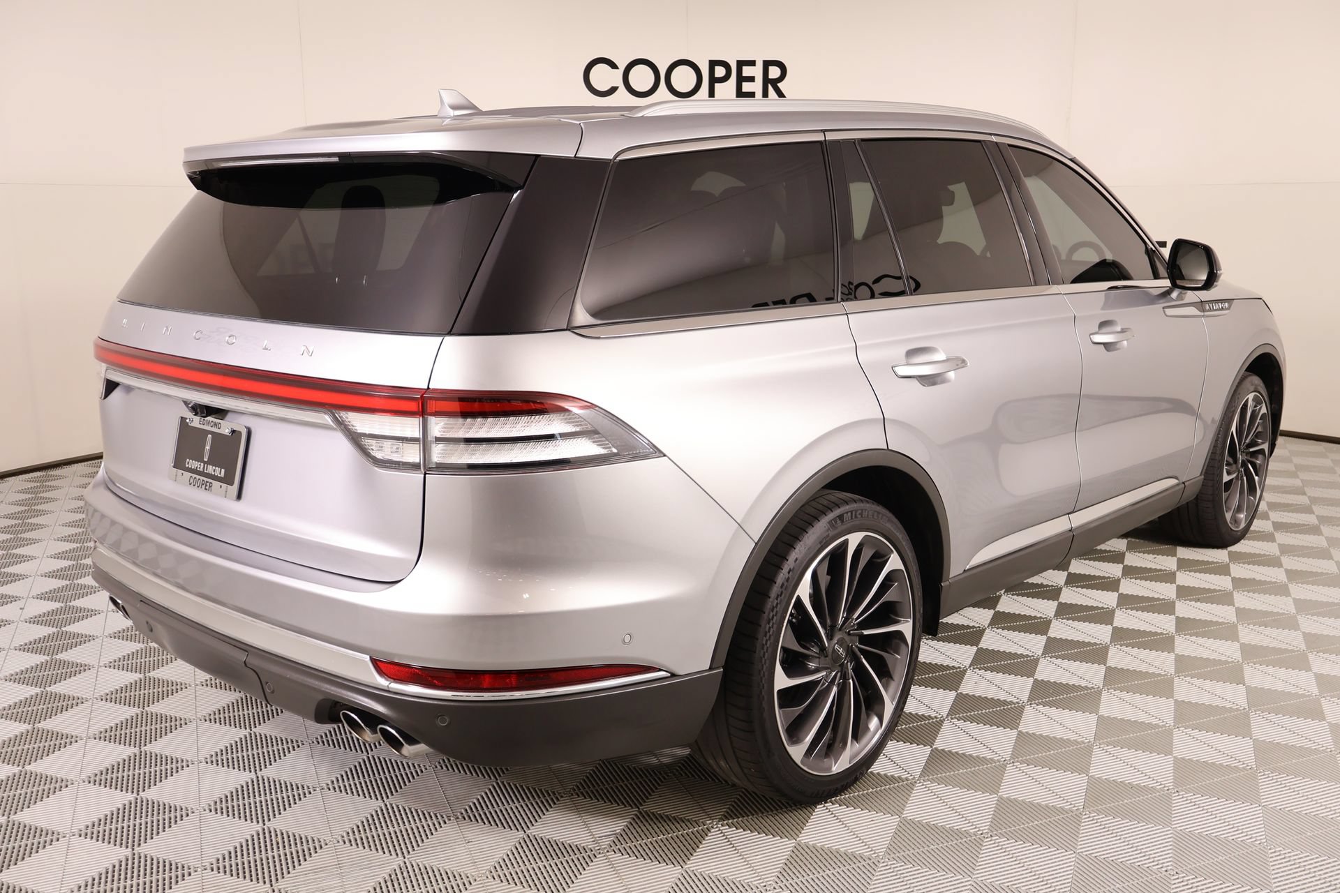 Used 2020 Lincoln Aviator Reserve w/ Equipment Group 202A AWD/4WD image 23