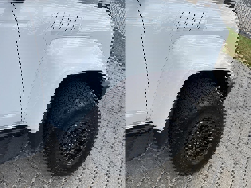 New 2025 Ford Bronco Raptor image 4