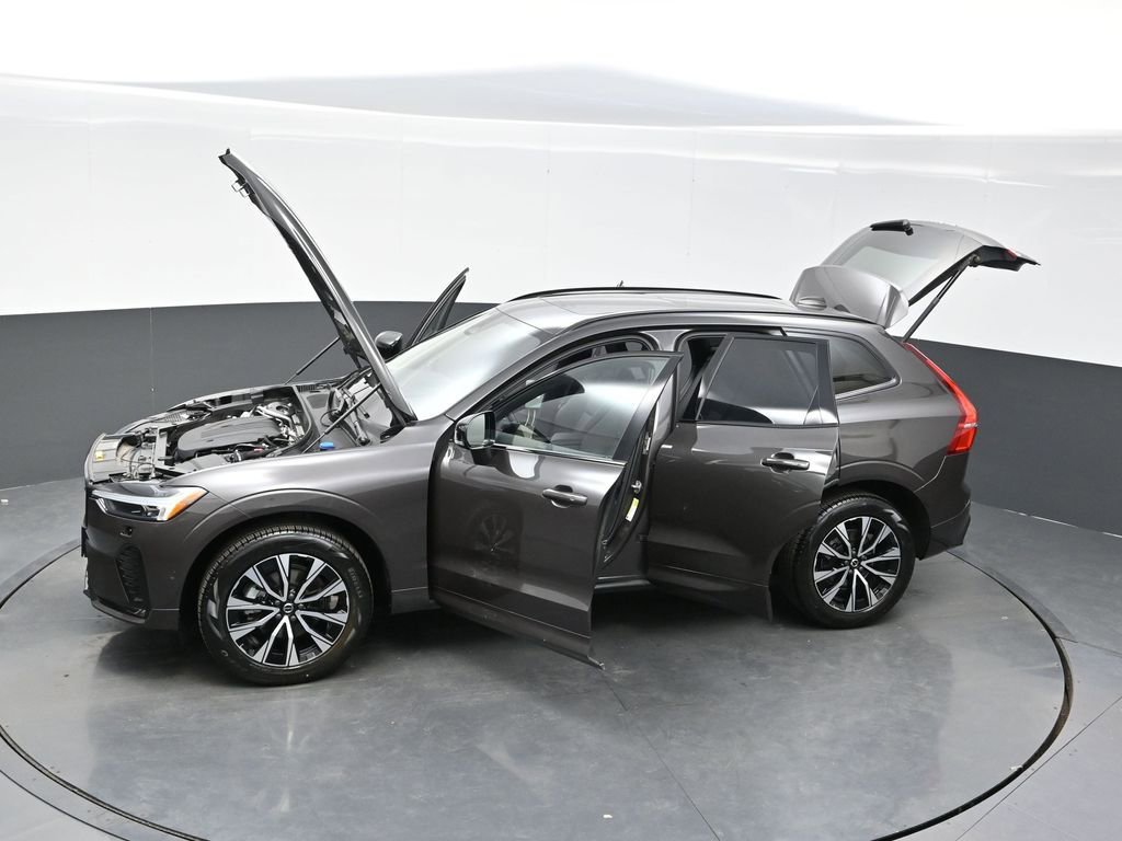 Used 2025 Volvo XC60 B5 Plus AWD/4WD image 38