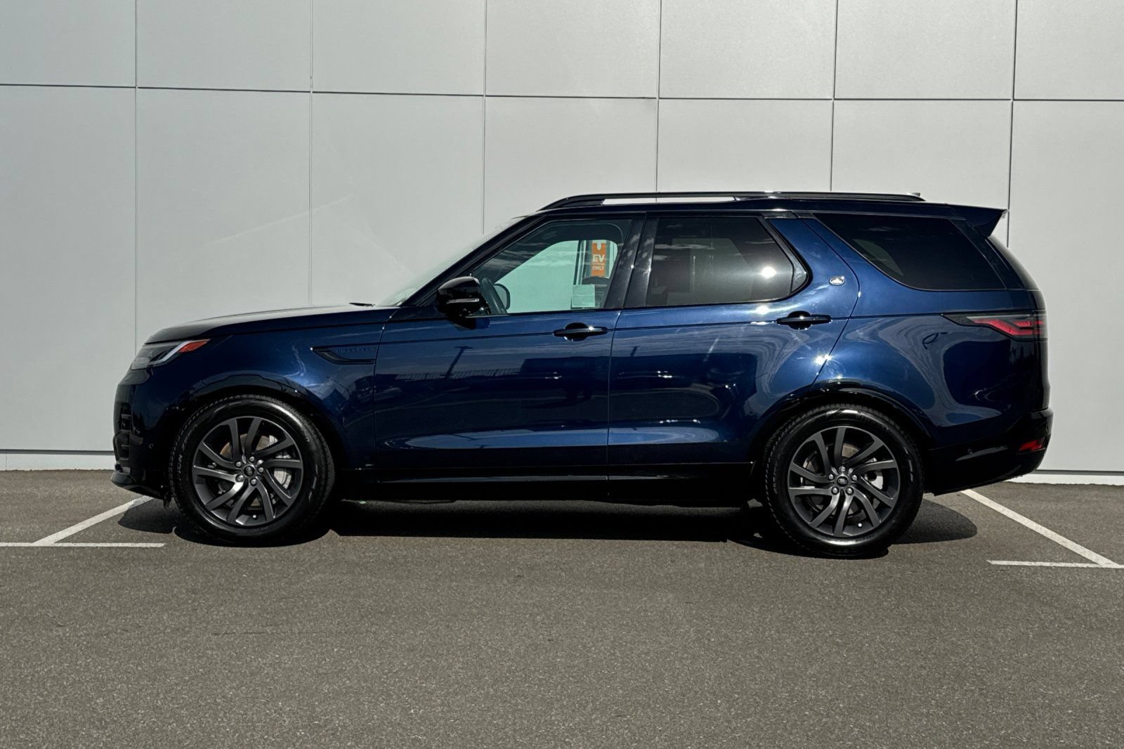 Certified 2023 Land Rover Discovery S R-Dynamic AWD/4WD image 2
