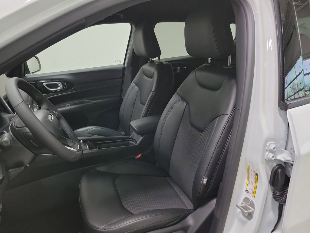 New 2026 Jeep Compass Latitude image 12