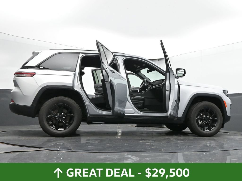 Used 2024 Jeep Grand Cherokee Altitude image 78